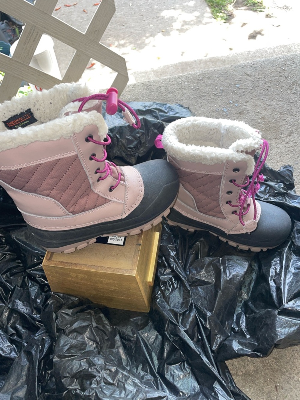 Thermolite Pink and Black Kids Winter Snow Boots with Faux Fur Cuff. Red boots